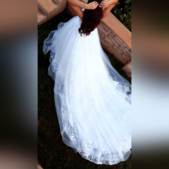 WEDDING DRESS - Picture 3 of 8